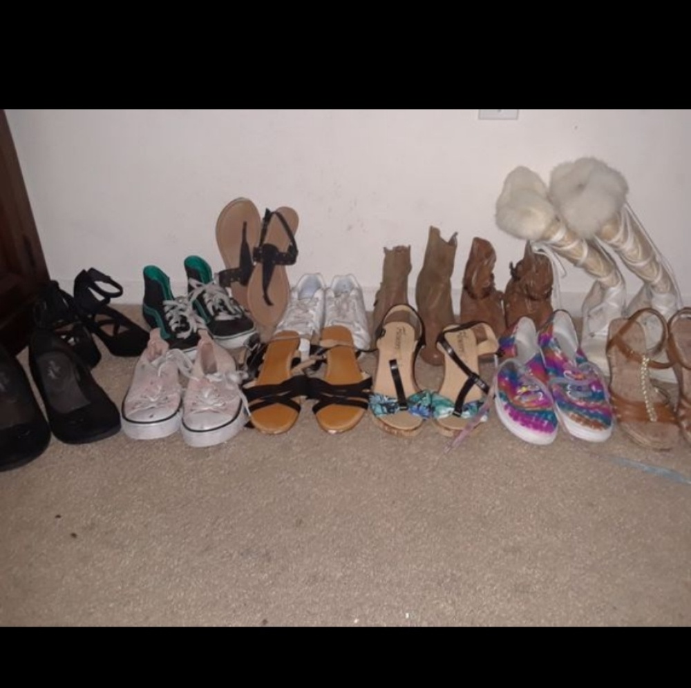2 bags of cloths and shoes